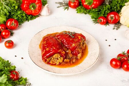 Перцы, фаршированные овощами и рисом