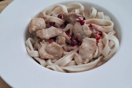 Лапша с индейкой в Брусничном соусе