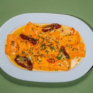 Равиоли Карбонара с беконом и пармезаном