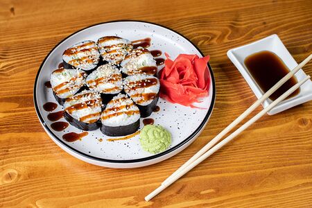 Ролл с угрем и творожным сыром