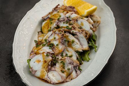 Карпаччо из осьминога с рукколой
