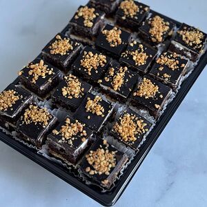 Десертное плато Сникерс 