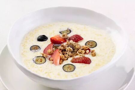 Пшенная каша с ягодами