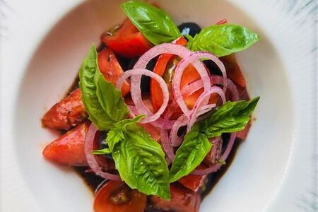 Салат из помидоров