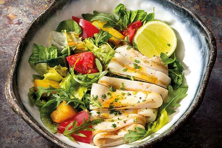 Салат с кальмаром