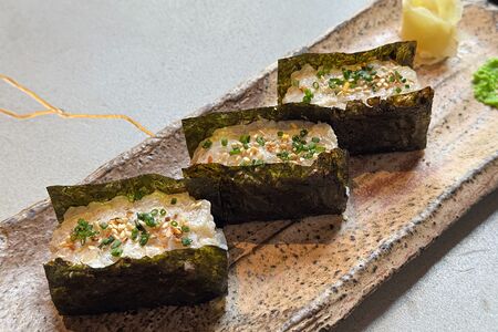 Хенд-ролл с гребешком