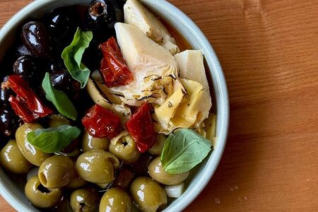 Ассорти оливок с артишоками