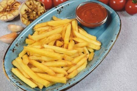 Картофель фри с кетчупом