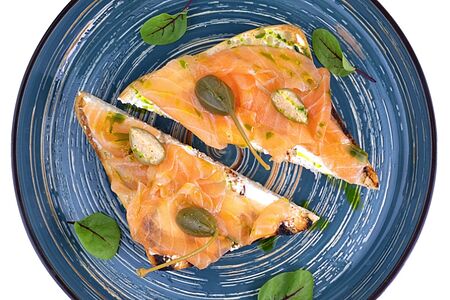 Брускетта с лососем