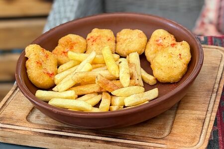 Куриные наггетсы с картофелем фри 