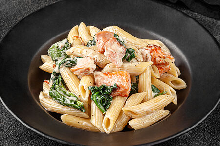 Пенне с лососем