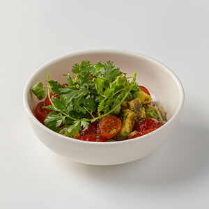 Салат из авокадо и томатов