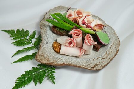 Нарезка из сала