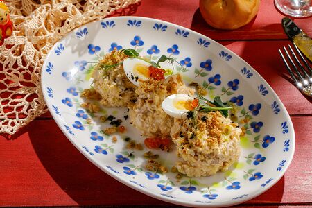 Салат с печенью трески