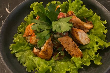 Куриный салат с запеченными овощами 