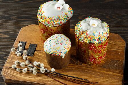 Кулич праздничный с изюмом