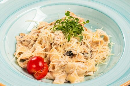 Паста с курицей и грибами
