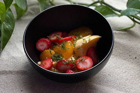 Сорбет из мандарина с клубникой и мята