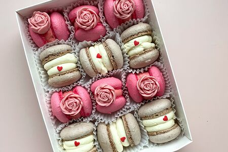 Набор макарон Земляничный улун и Тирамису M