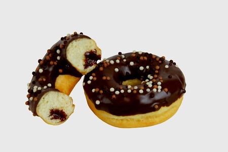 Донат с шоколадным кремом