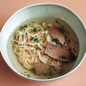 Шулэн из говядины с домашней лапшой