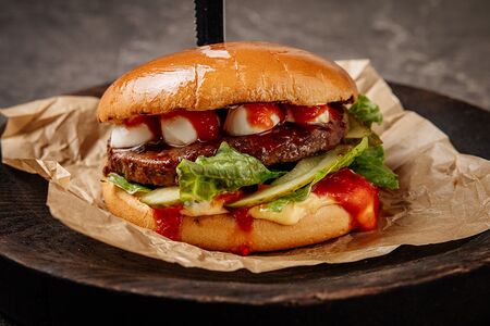 Чизбургер с двойным сыром