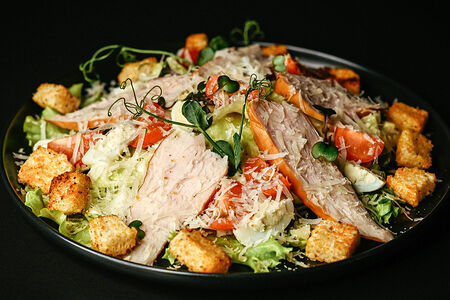 Салат Цезарь с курицей