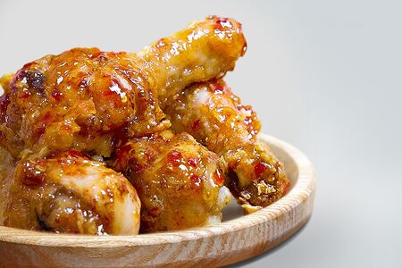 Ножки Яннём в сладко-перечном соусе