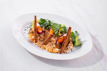 Форшмак из сельди с ржаными тостами