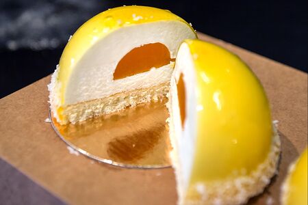 Пирожное Манго-маракуйя