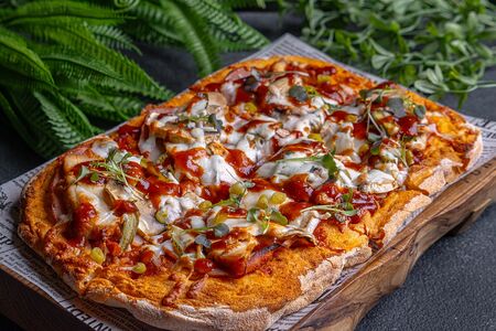 Пицца мясная с соусом барбекю 