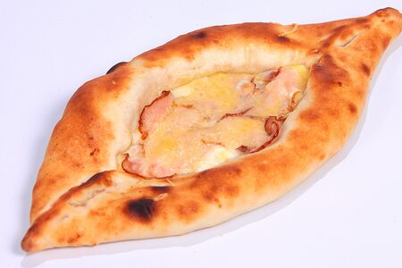 Хачапури с беконом и пармезаном
