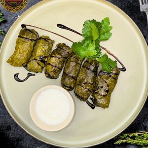 Долма в виноградных листьях