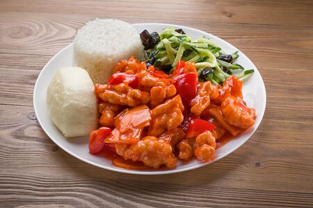 Китайский сет: рыба в кисло-сладком соусе