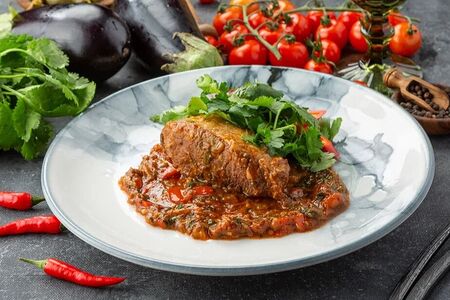 Голяшка в соусе чашушули