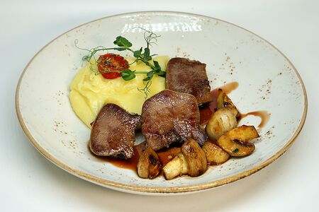 Обжаренный говяжий язык Монруж