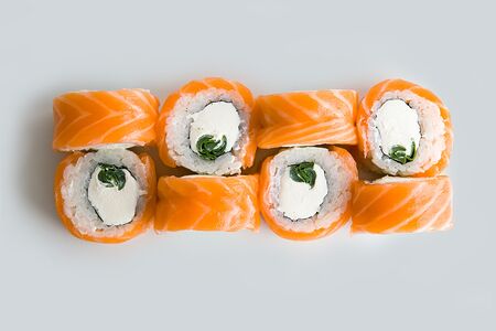 Ролл Филадельфия с зеленым луком