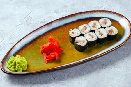 Хосомаки с угрем