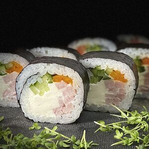 Ролл с ветчиной