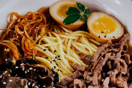 Кунжутно-ореховый рамен с говядиной 