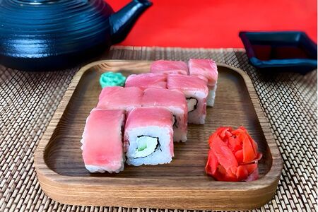 Ролл с тунцом