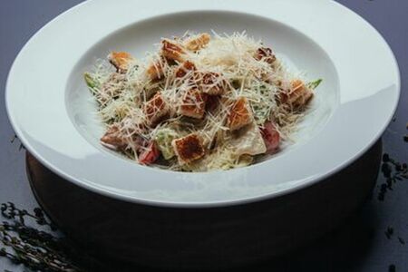 Салат Цезарь с курицей 