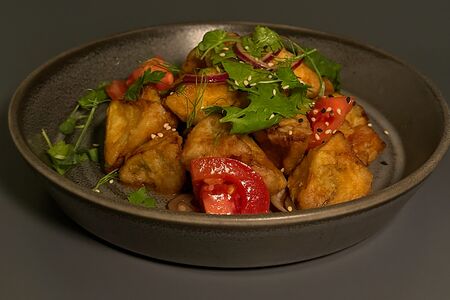 Теплый салат с баклажанами