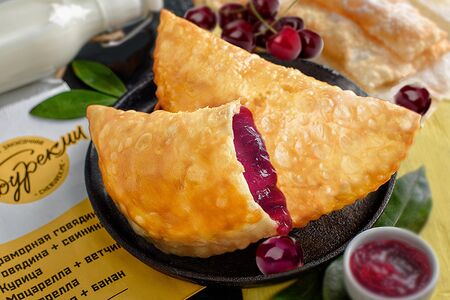 Чебурек с вишней