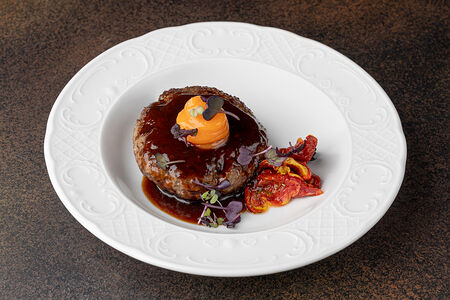 Бифстейк из говядины c гелем из желтка