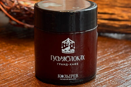 Свеча с ароматом табак-ваниль 