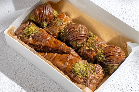 Подарочный набор Сладкий Петербург с ассорти из пахлавы