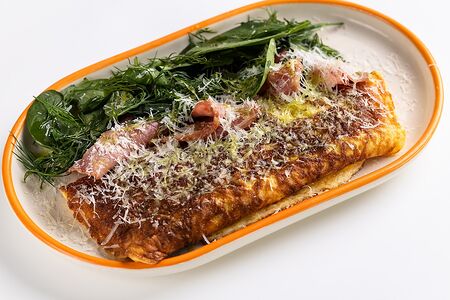 Классический омлет с ветчиной и сырами