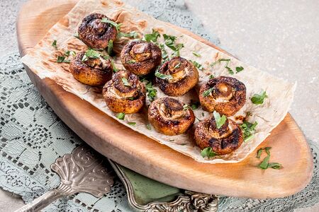 Шампиньоны на шампуре 