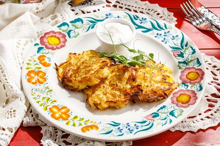 Драники картофельные со сметаной